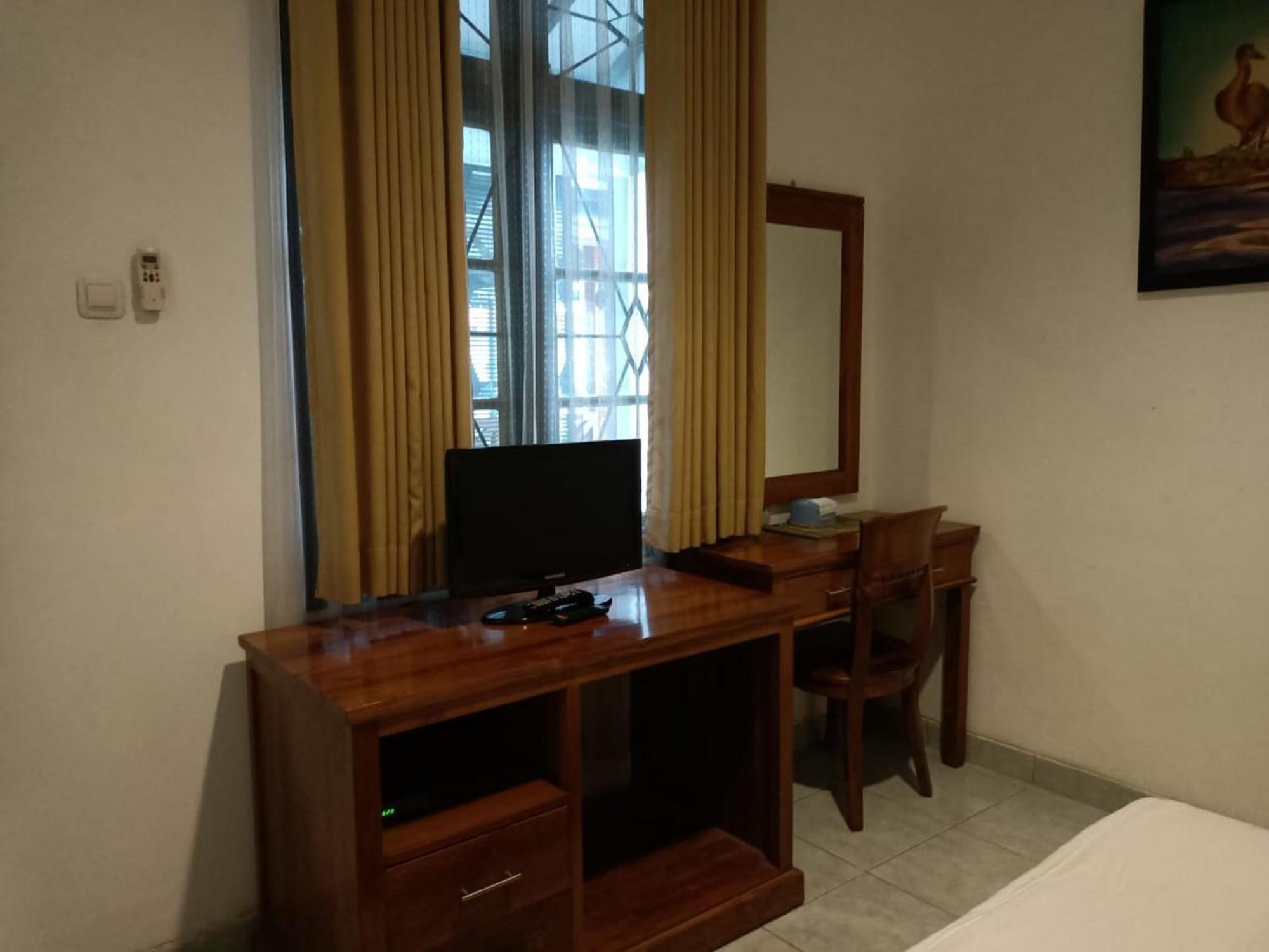 Reddoorz At Griya Cemara Homestay Yogyakarta Kalasan Exterior foto
