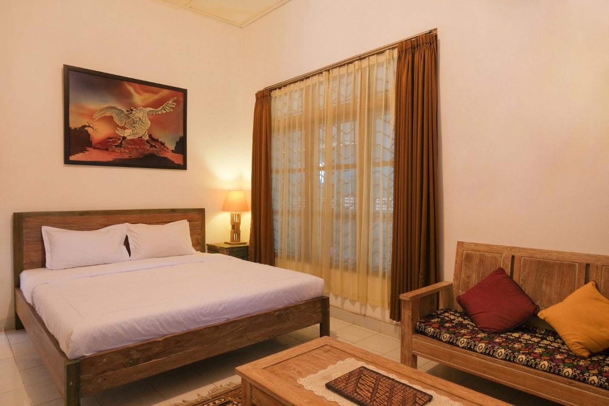 Reddoorz At Griya Cemara Homestay Yogyakarta Kalasan Exterior foto