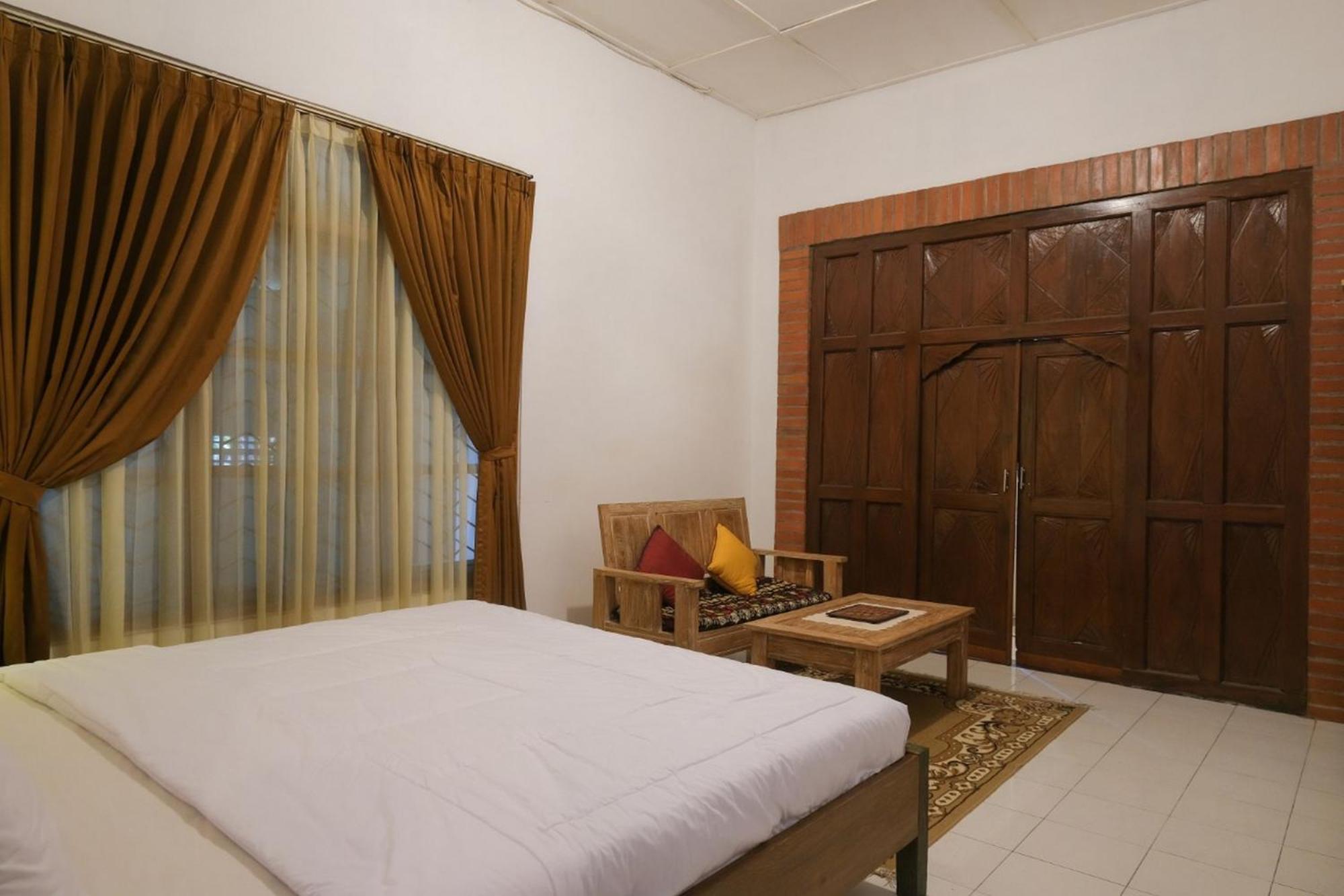 Reddoorz At Griya Cemara Homestay Yogyakarta Kalasan Exterior foto