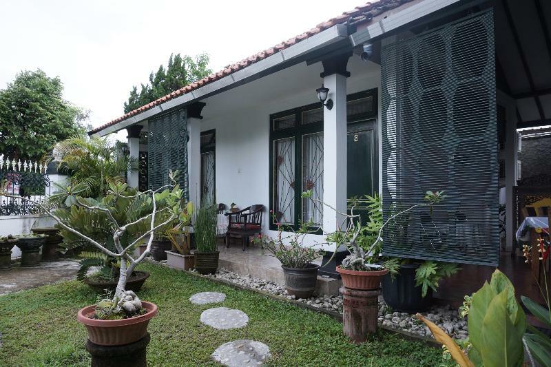 Reddoorz At Griya Cemara Homestay Yogyakarta Kalasan Exterior foto