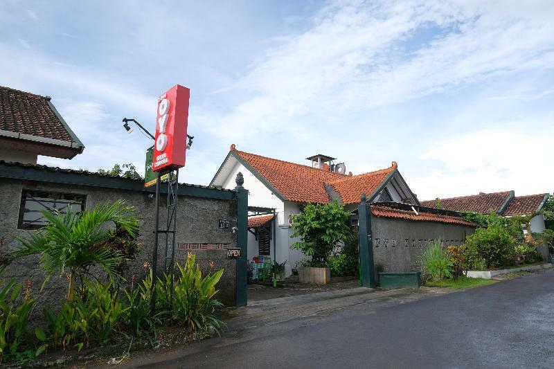Reddoorz At Griya Cemara Homestay Yogyakarta Kalasan Exterior foto